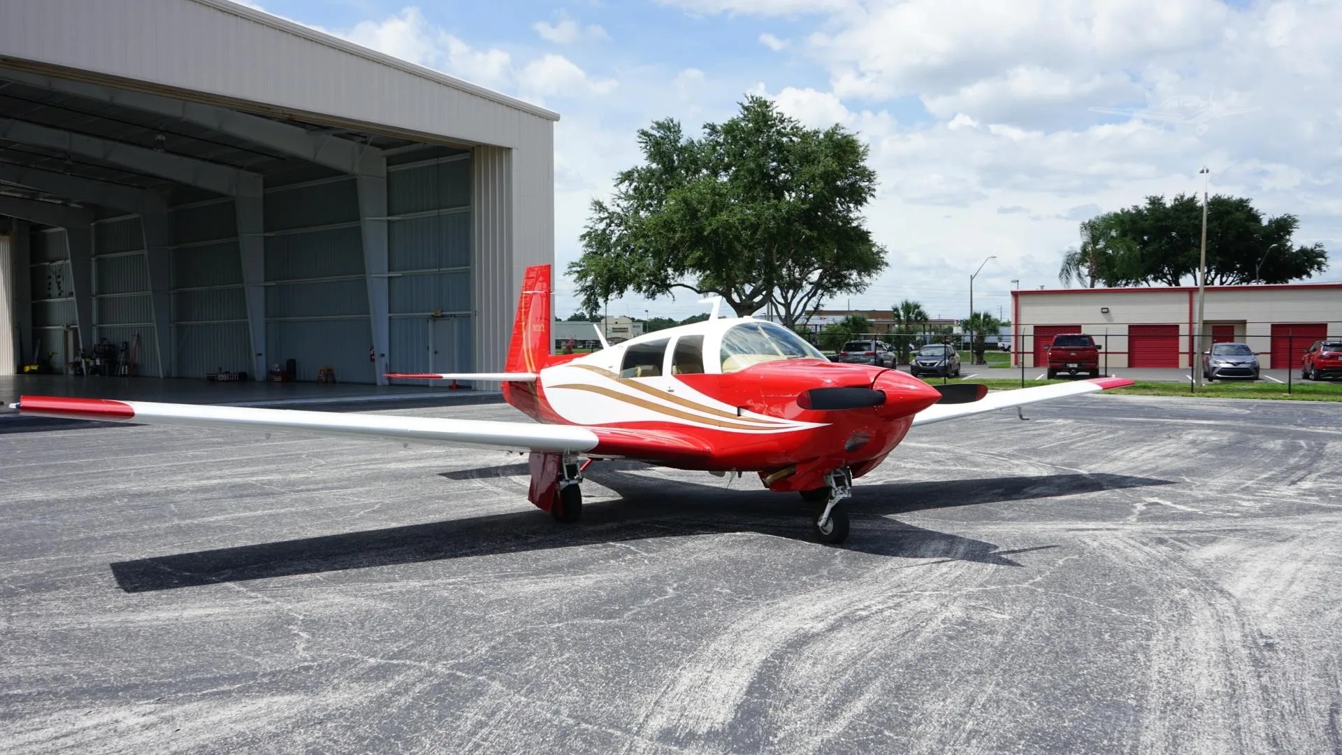 Exterior view of a 1978 MOONEY M20J 201, N33YZ.