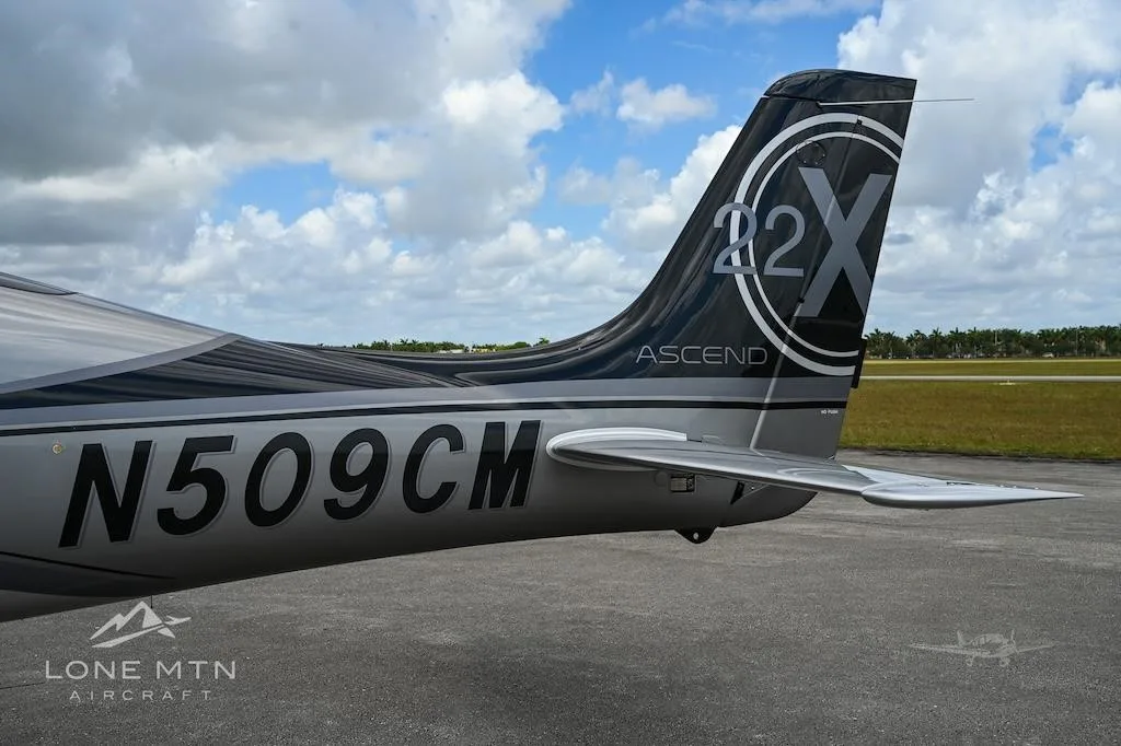 Exterior view of a 2010 CIRRUS SR22-G3, N509CM.