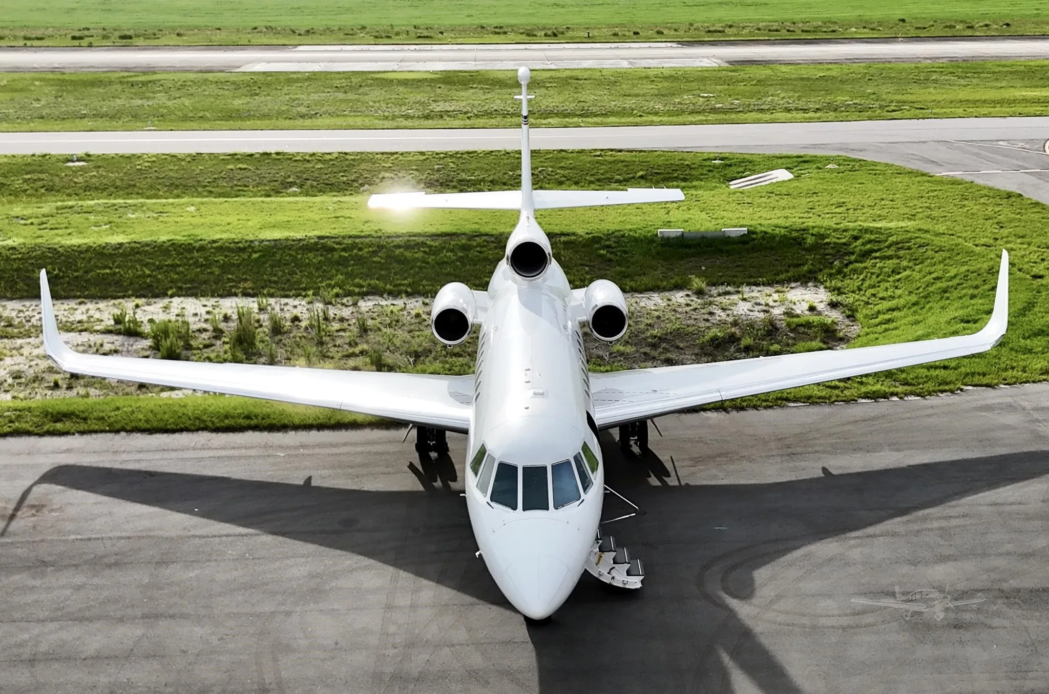 Exterior view of a 1998 DASSAULT FALCON 50EX, N849EA.