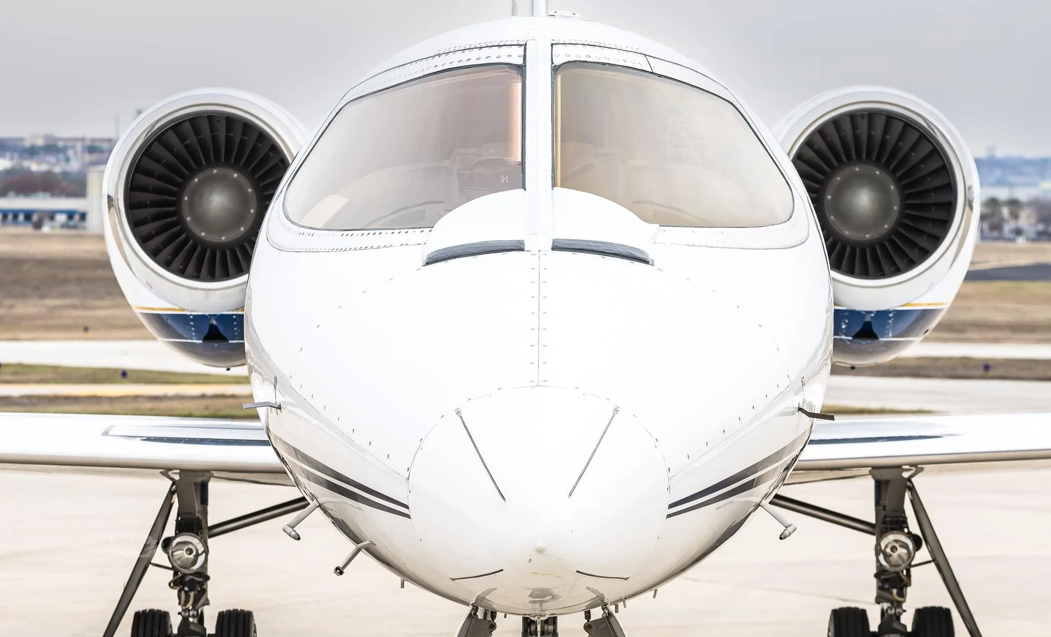 Exterior view of a 2001 LEARJET 31A, N68VP.
