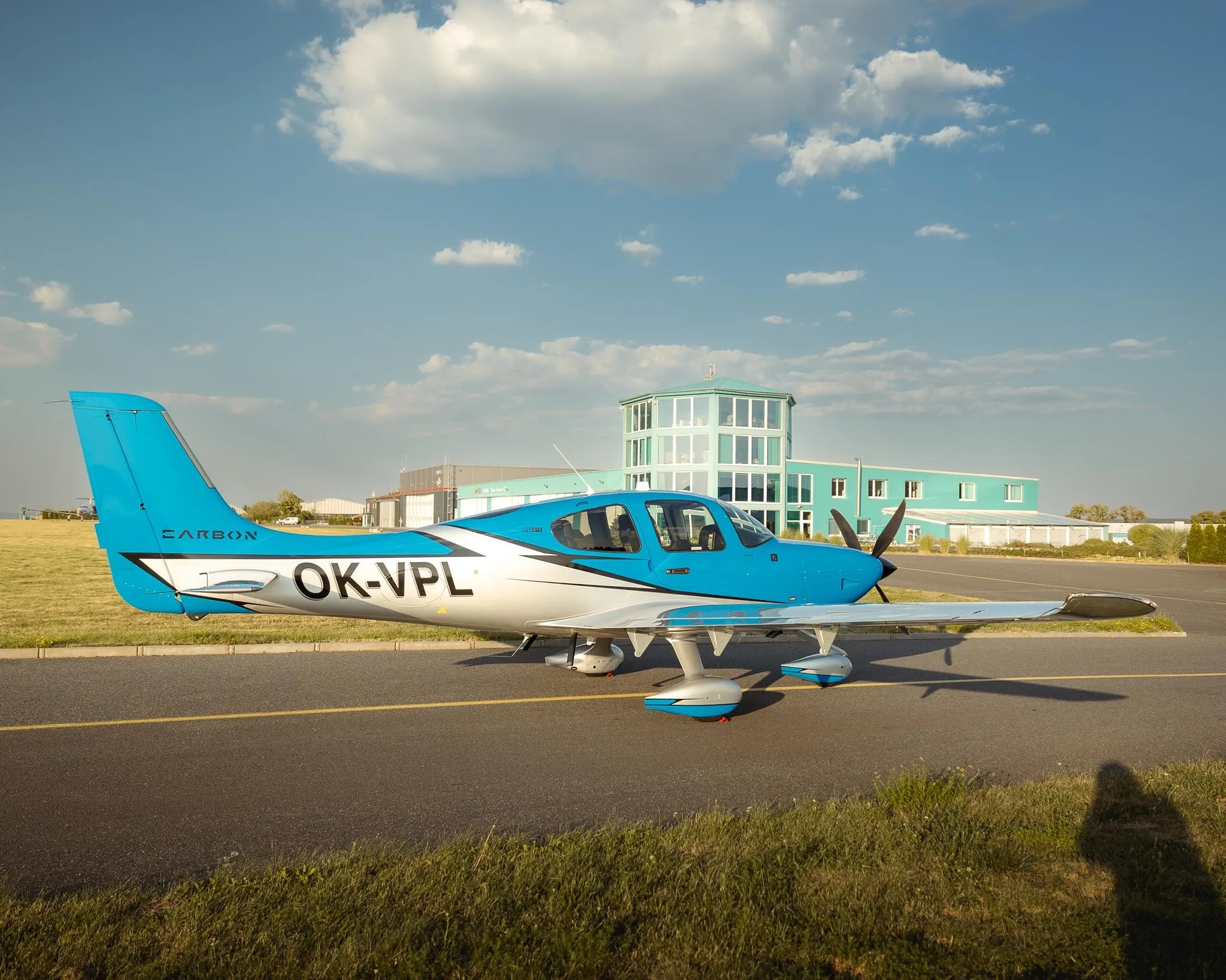 Exterior view of a 2022 CIRRUS SR22-G6 TURBO.
