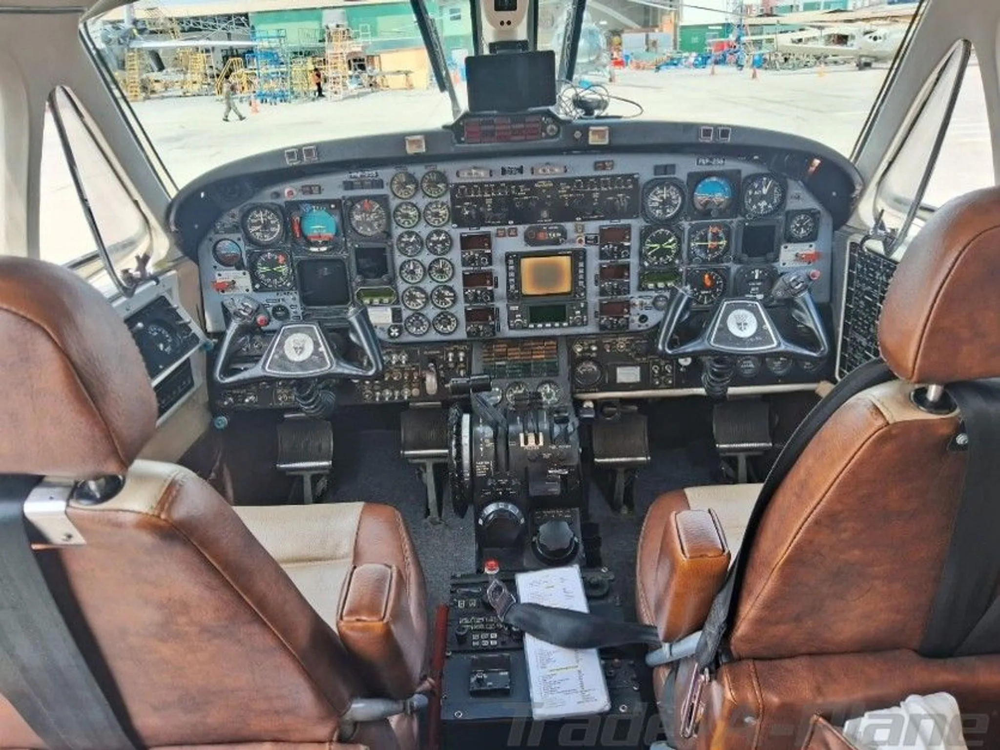 Cockpit and instrument panel of a CESSNA CARAVAN 208B GRAND.