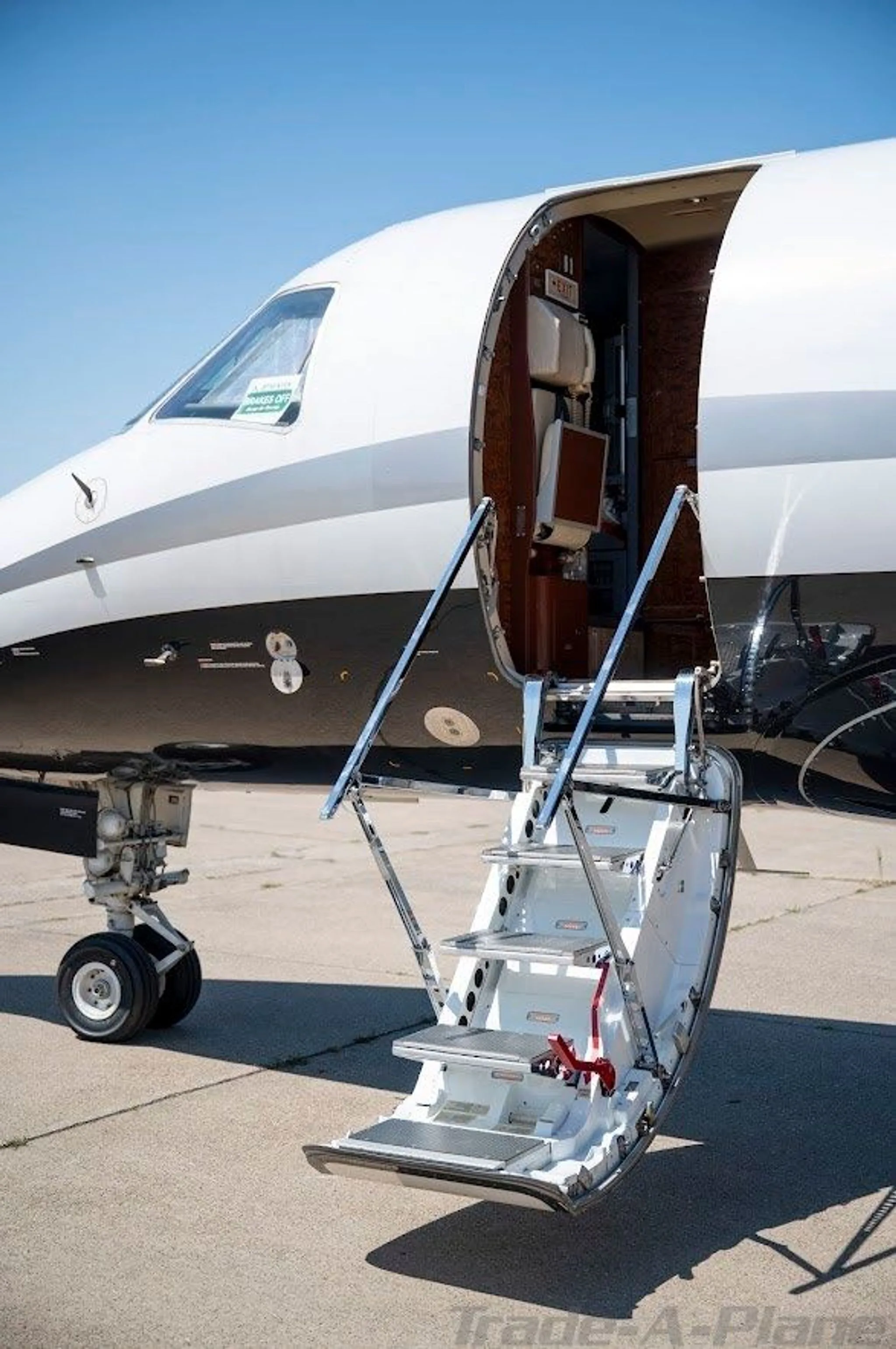 Exterior view of a 2008 EMBRAER LEGACY 600, YU-PAA.