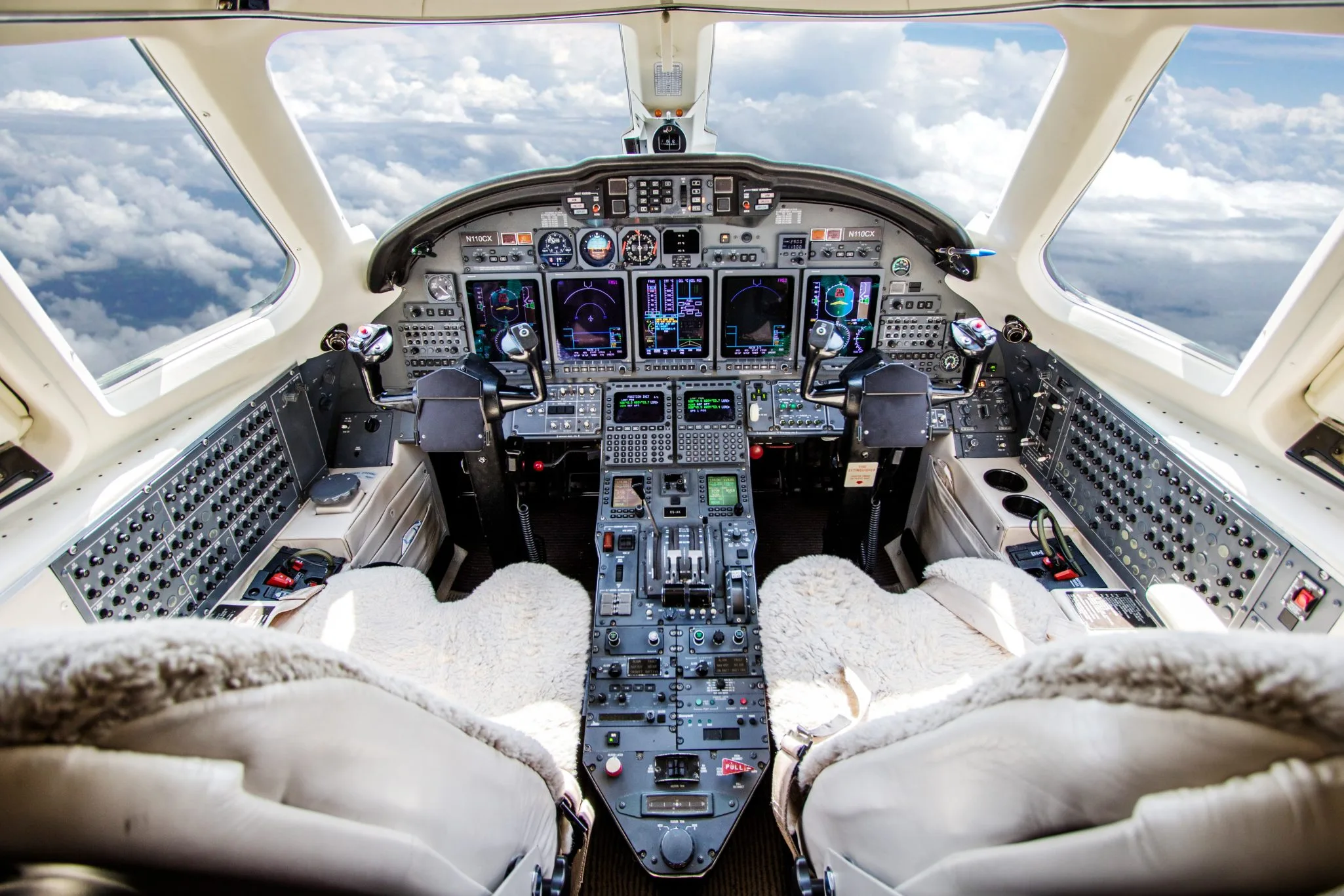 Cockpit and instrument panel of a 1999 Cessna Citation 750 X.