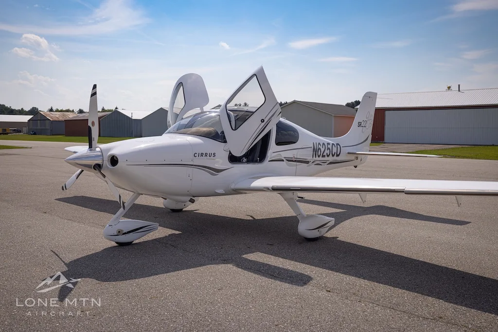 Exterior view of a 2005 Cirrus SR22 G2 GTS, N625CD.