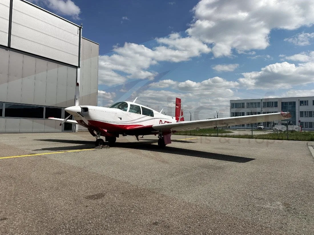 Exterior view of a 1980 MOONEY M20K 231, D-ETIB.