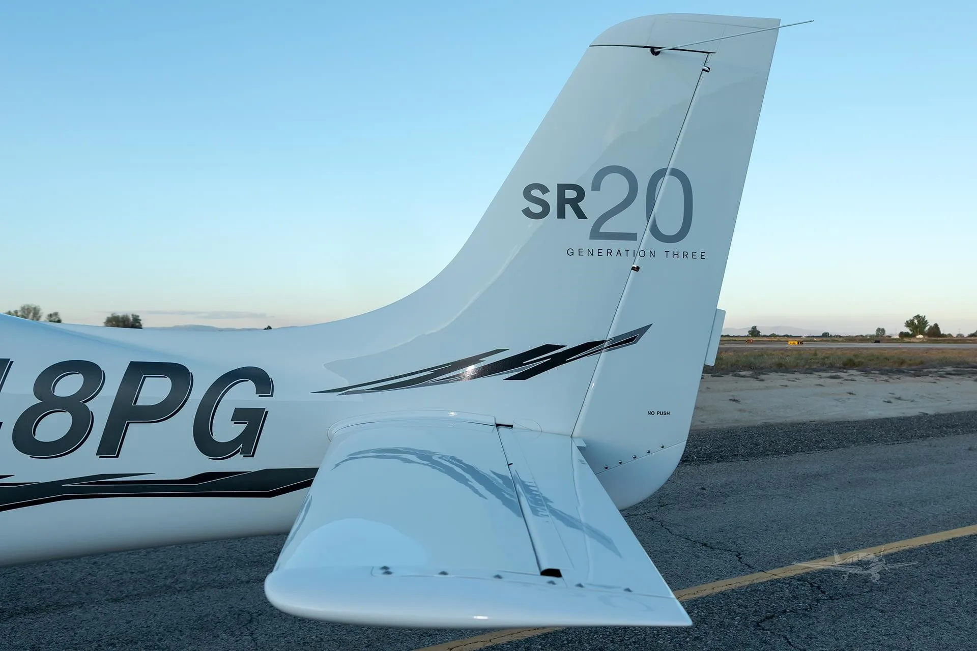 Exterior view of a 2008 CIRRUS SR20-G3, N548PG.