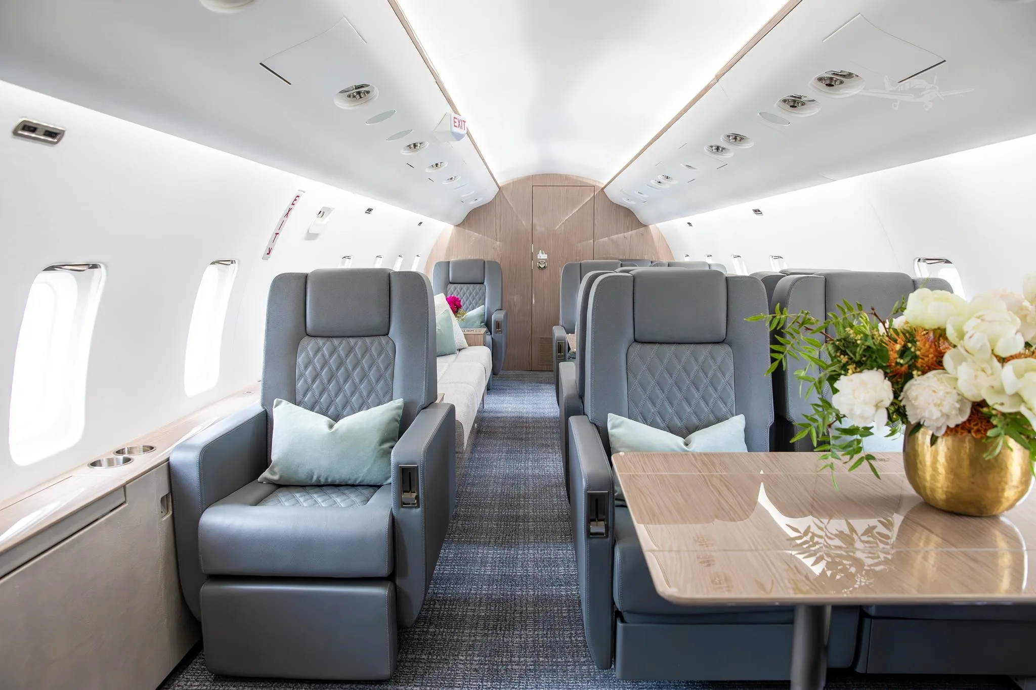 Cabin interior of a 2004 BOMBARDIER CHALLENGER 850.