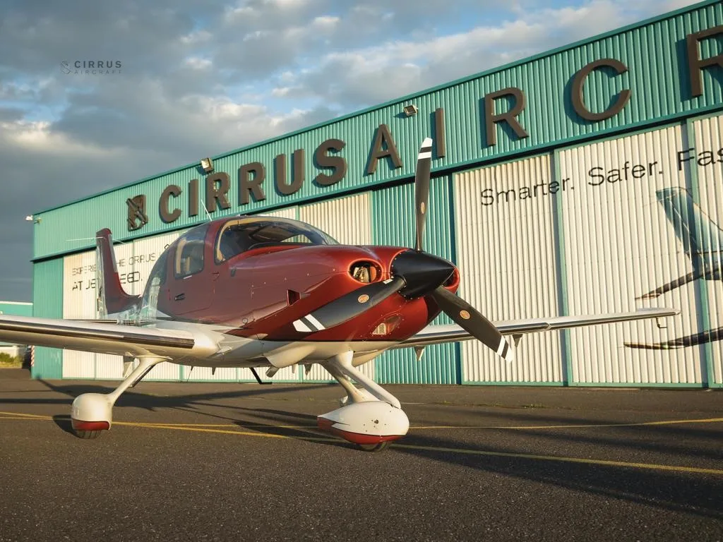 Exterior view of a 2021 CIRRUS SR22-G6.