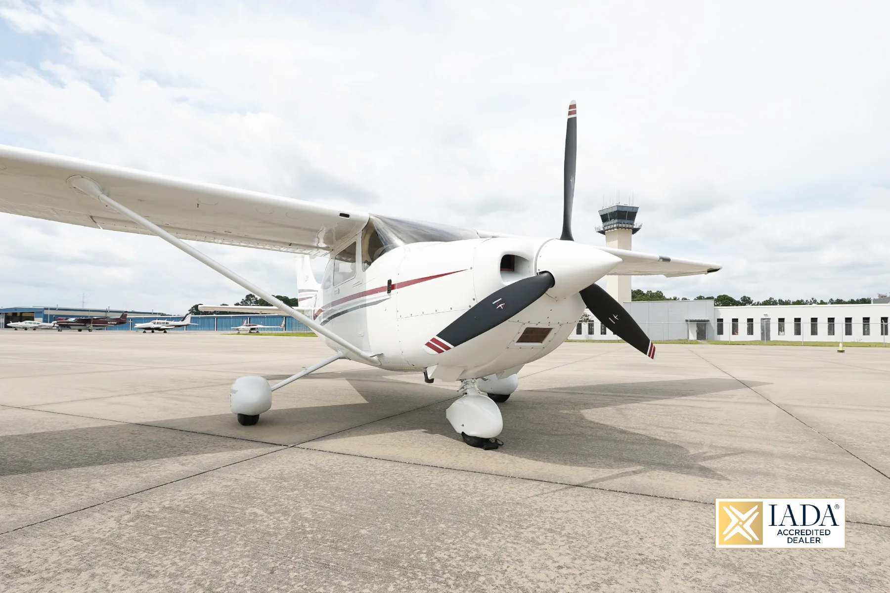 Exterior view of a 2001 Cessna 182T SKYLANE, N168TA.
