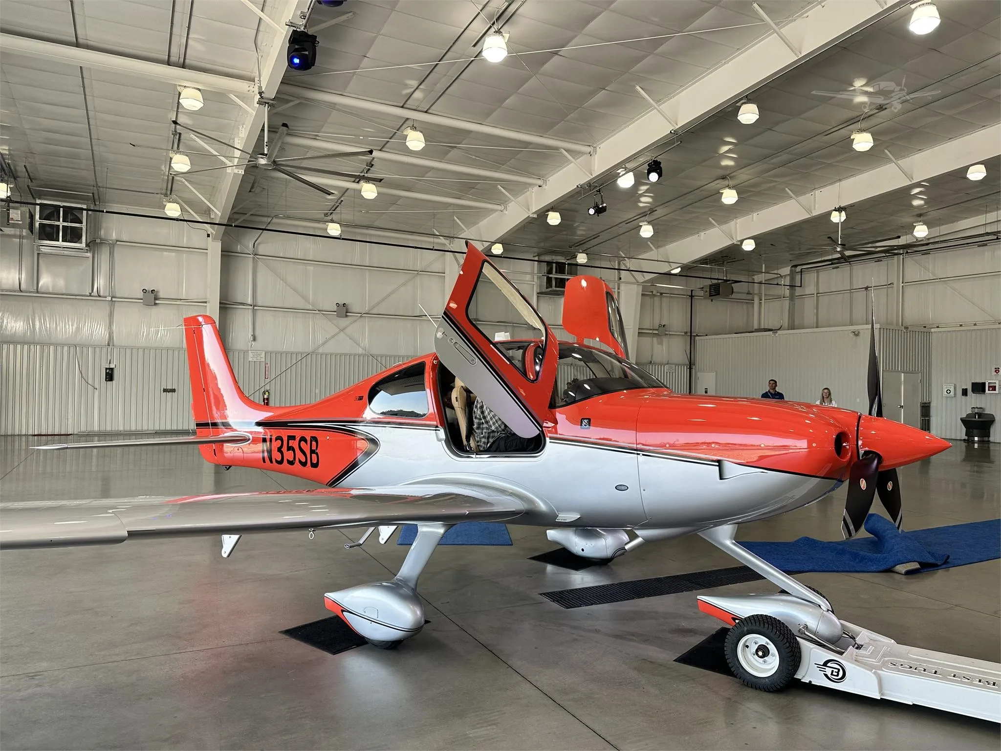Exterior view of a 2023 CIRRUS SR22-G6, ZS-SES.