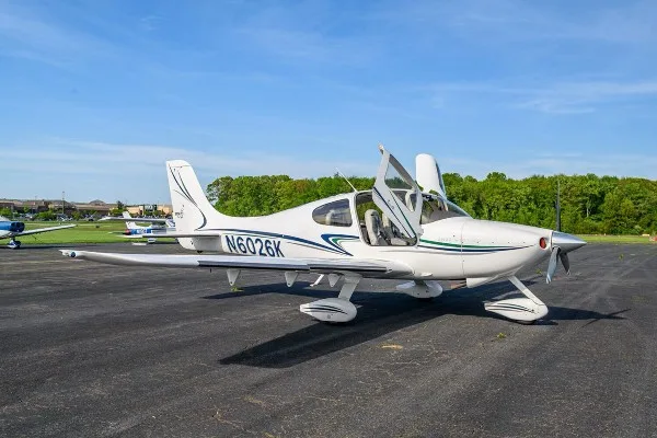 Exterior view of a 2003 Cirrus SR22, N6026K.