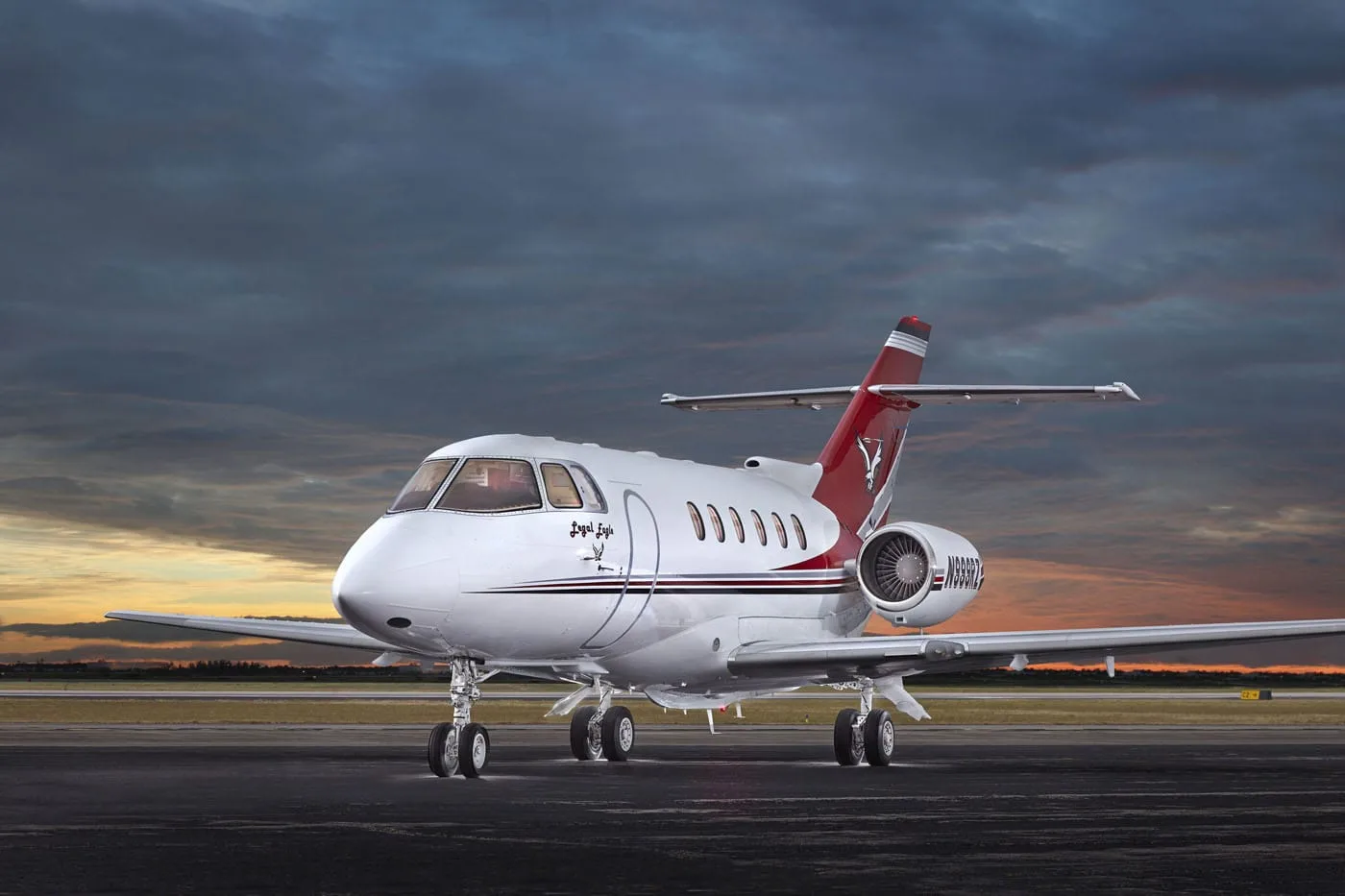 Exterior view of a 1998 Hawker 800XP.