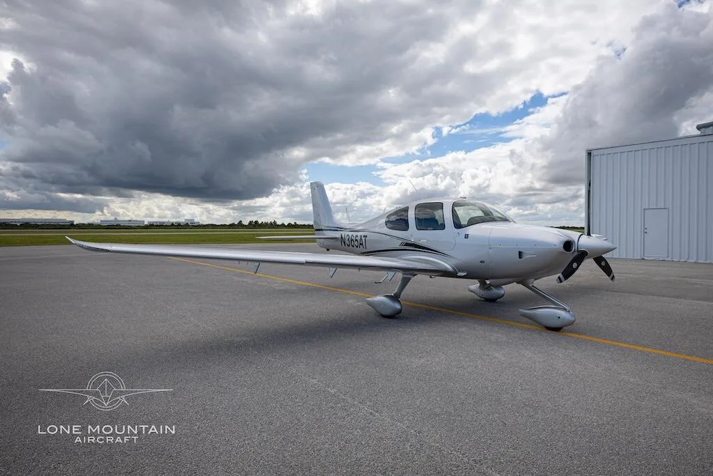 Exterior view of a 2023 Cirrus SR20 G6.