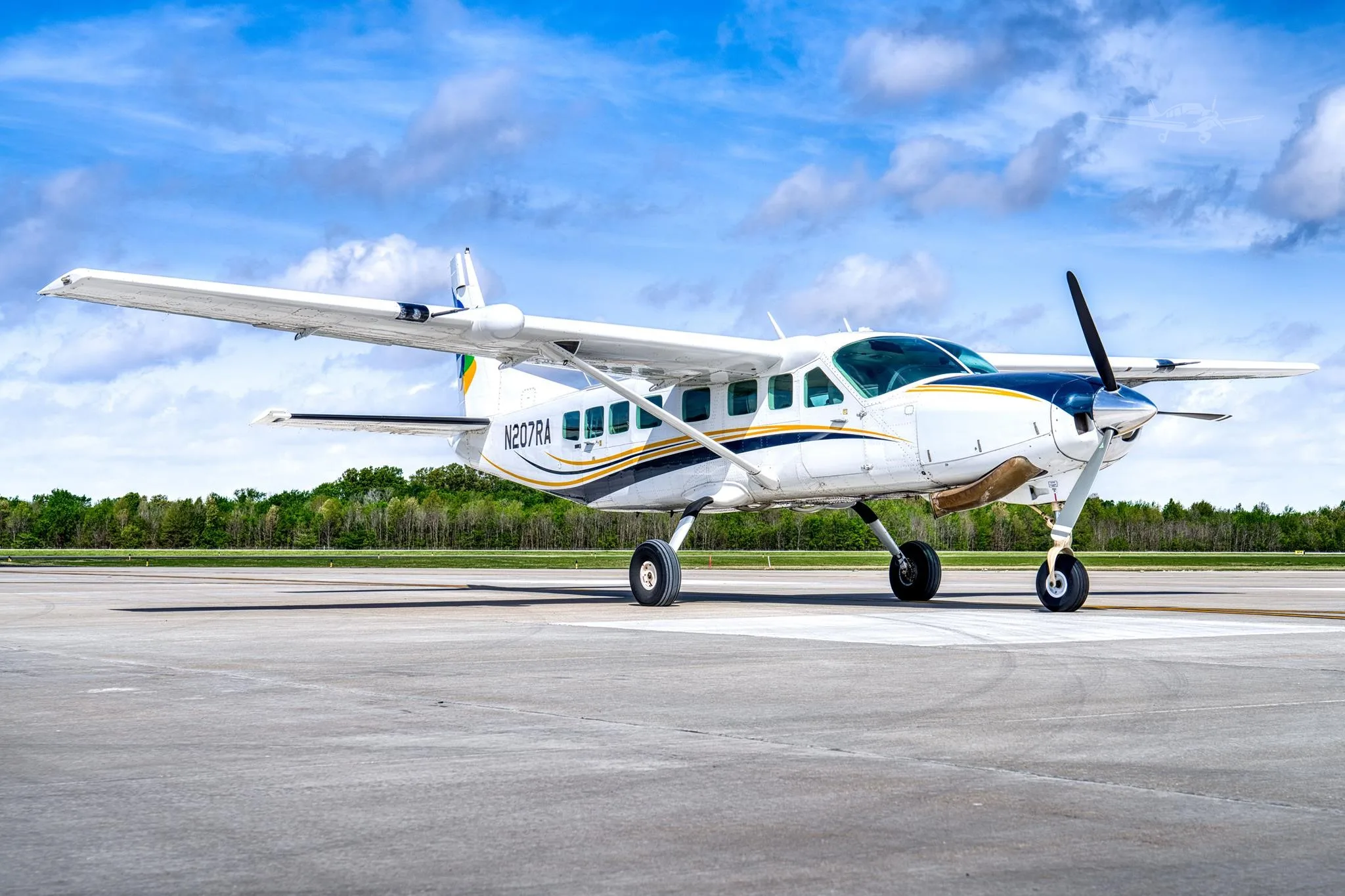 Exterior view of a 2014 CESSNA CARAVAN 208B GRAND EX, N207RA.