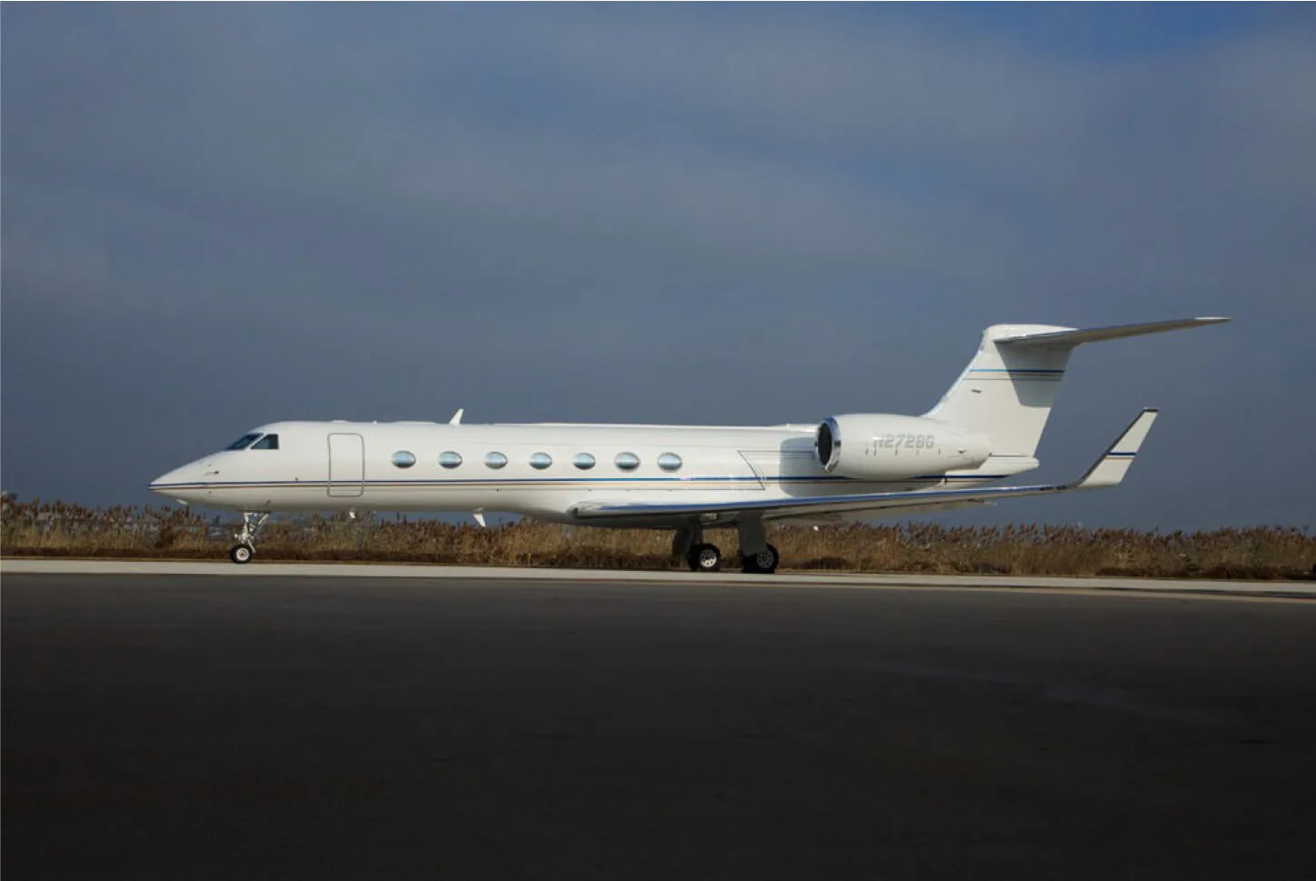 Exterior view of a Gulfstream G550 . SN: 5164.