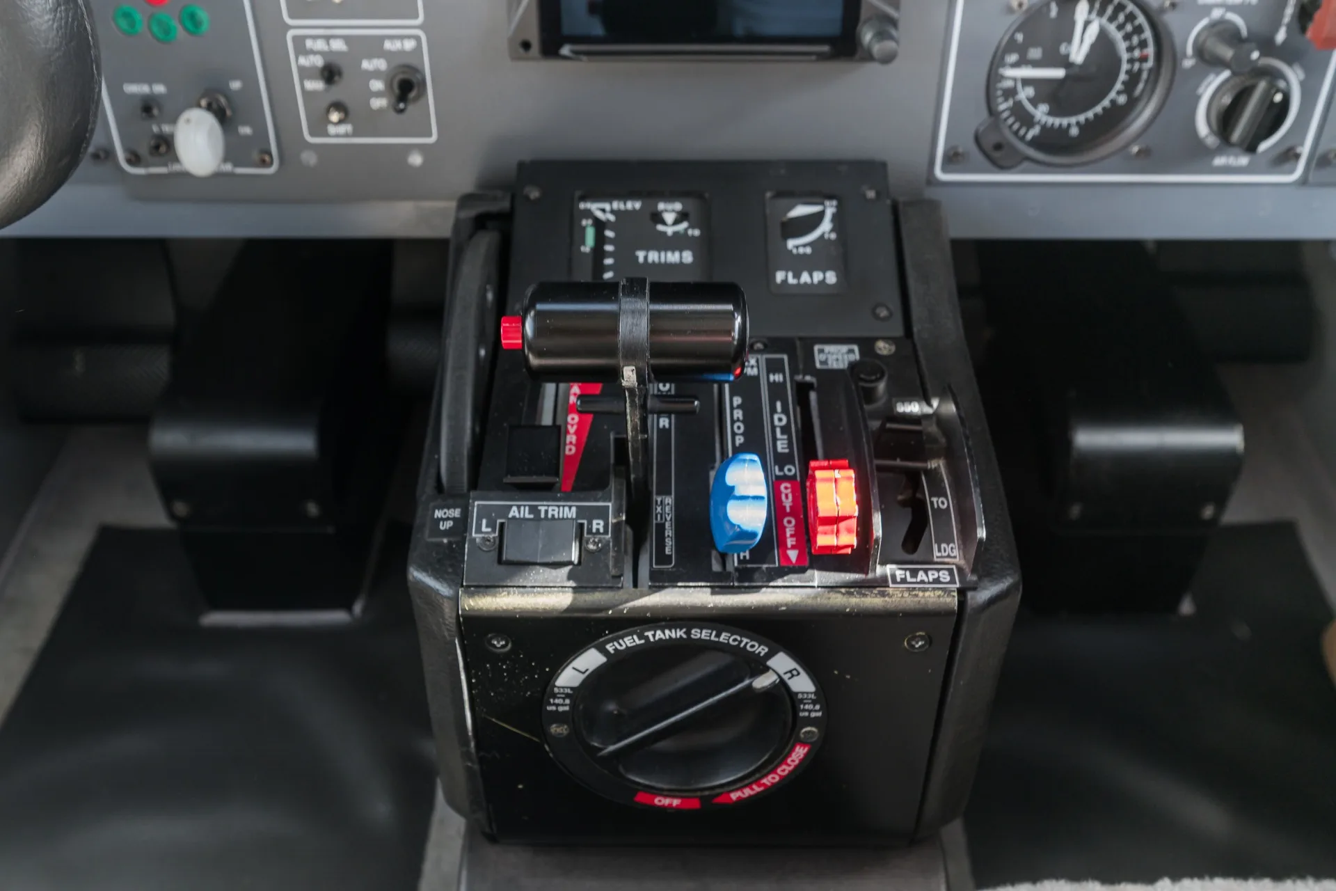 Avionics suite of a 2006 Daher tbm 850 0362 c fruu.