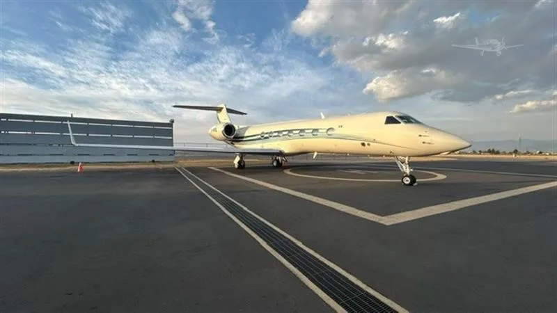 Exterior view of a 2007 GULFSTREAM G550.