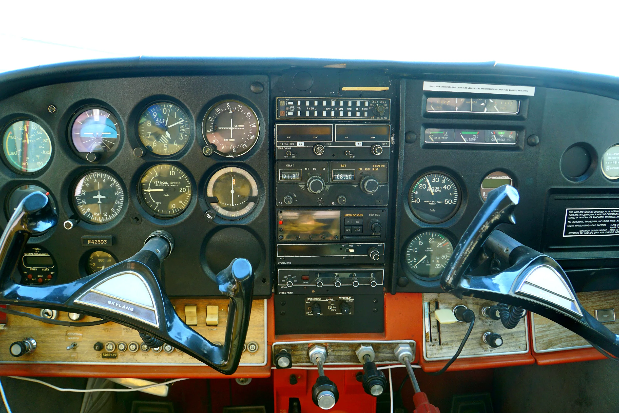Cockpit and instrument panel of a 1968 Cessna 182L SKYLANE.