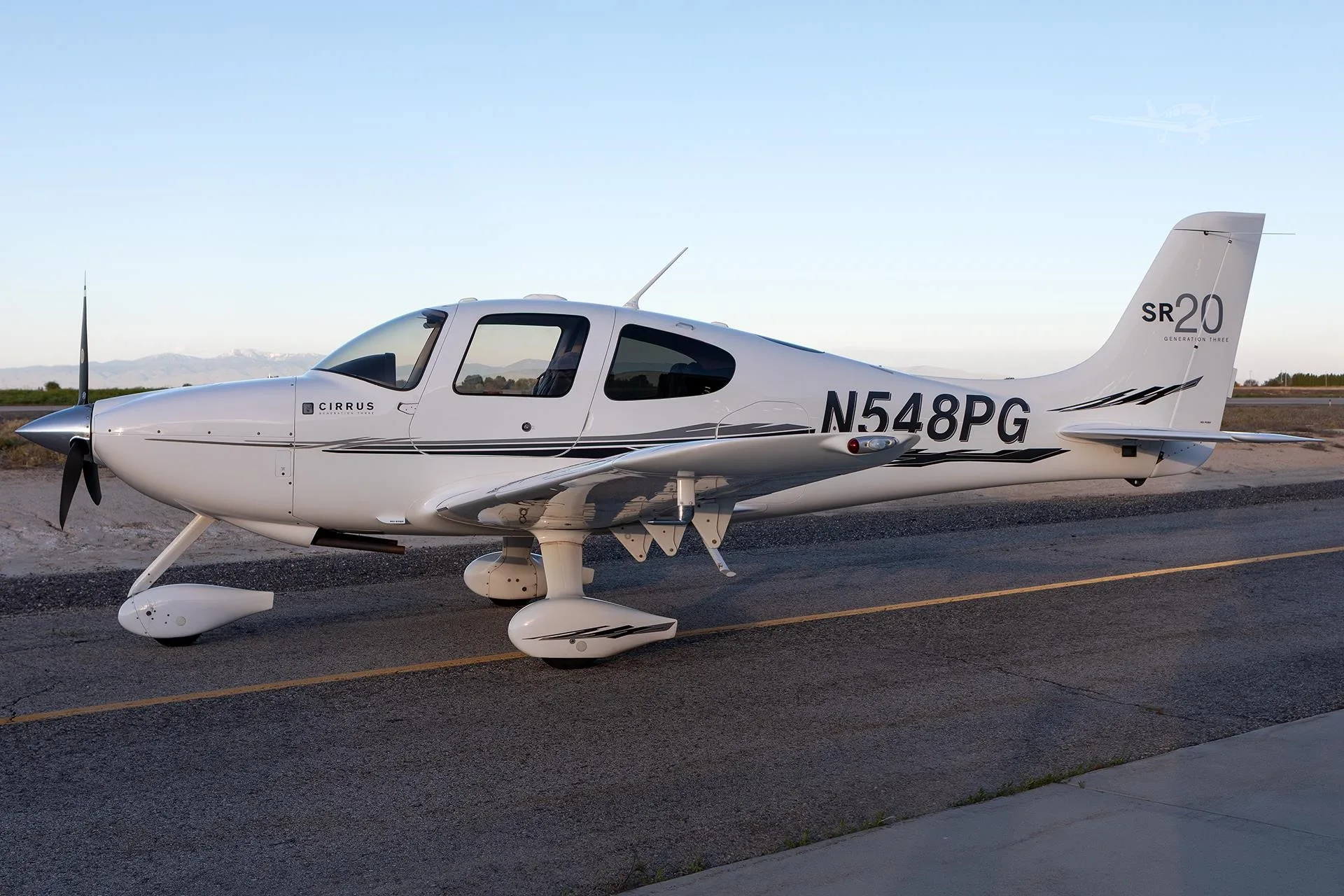 Exterior view of a 2008 CIRRUS SR20-G3, N548PG.