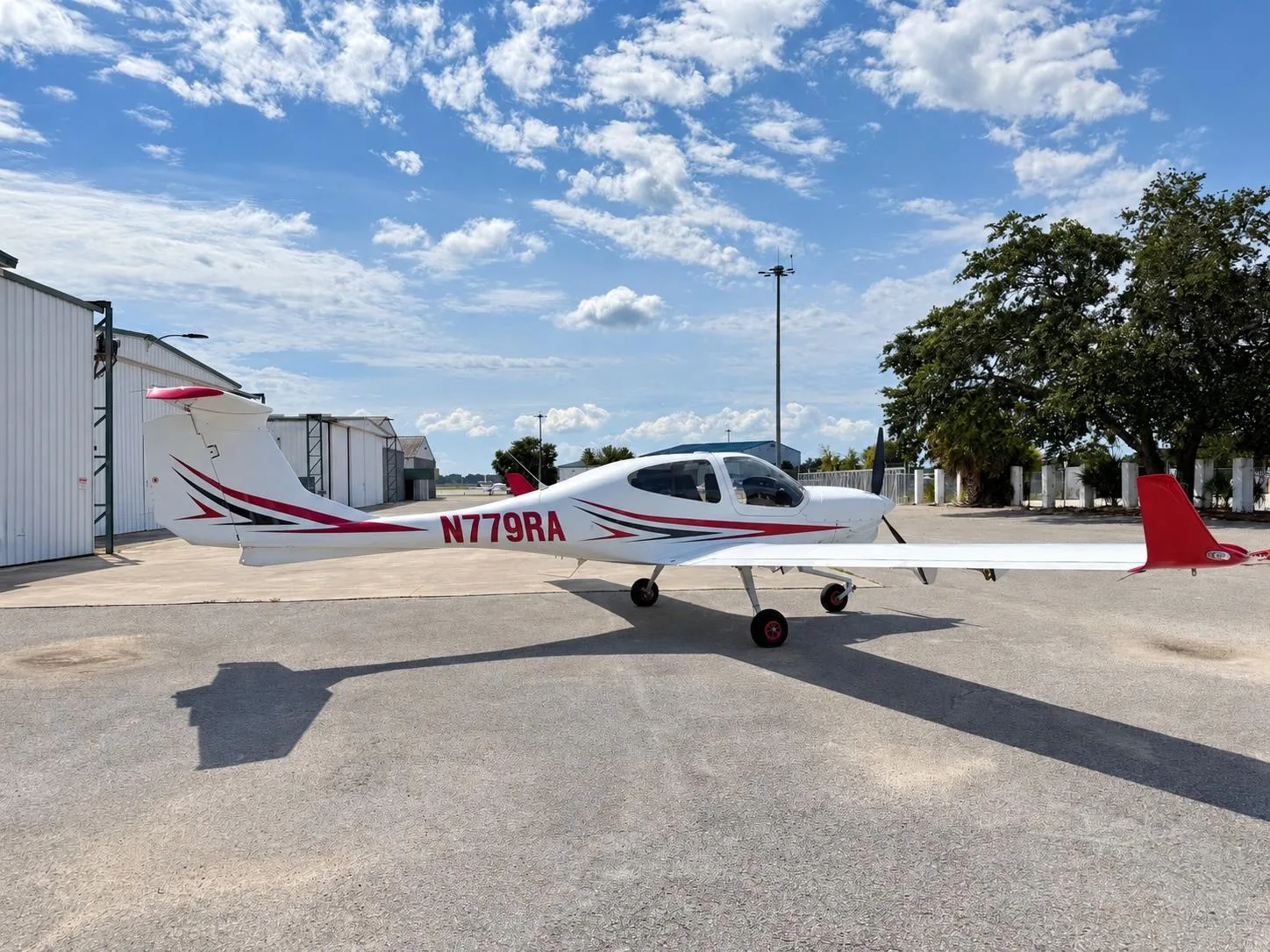 Exterior view of a 2023 DIAMOND DA40 NG, N779RA.