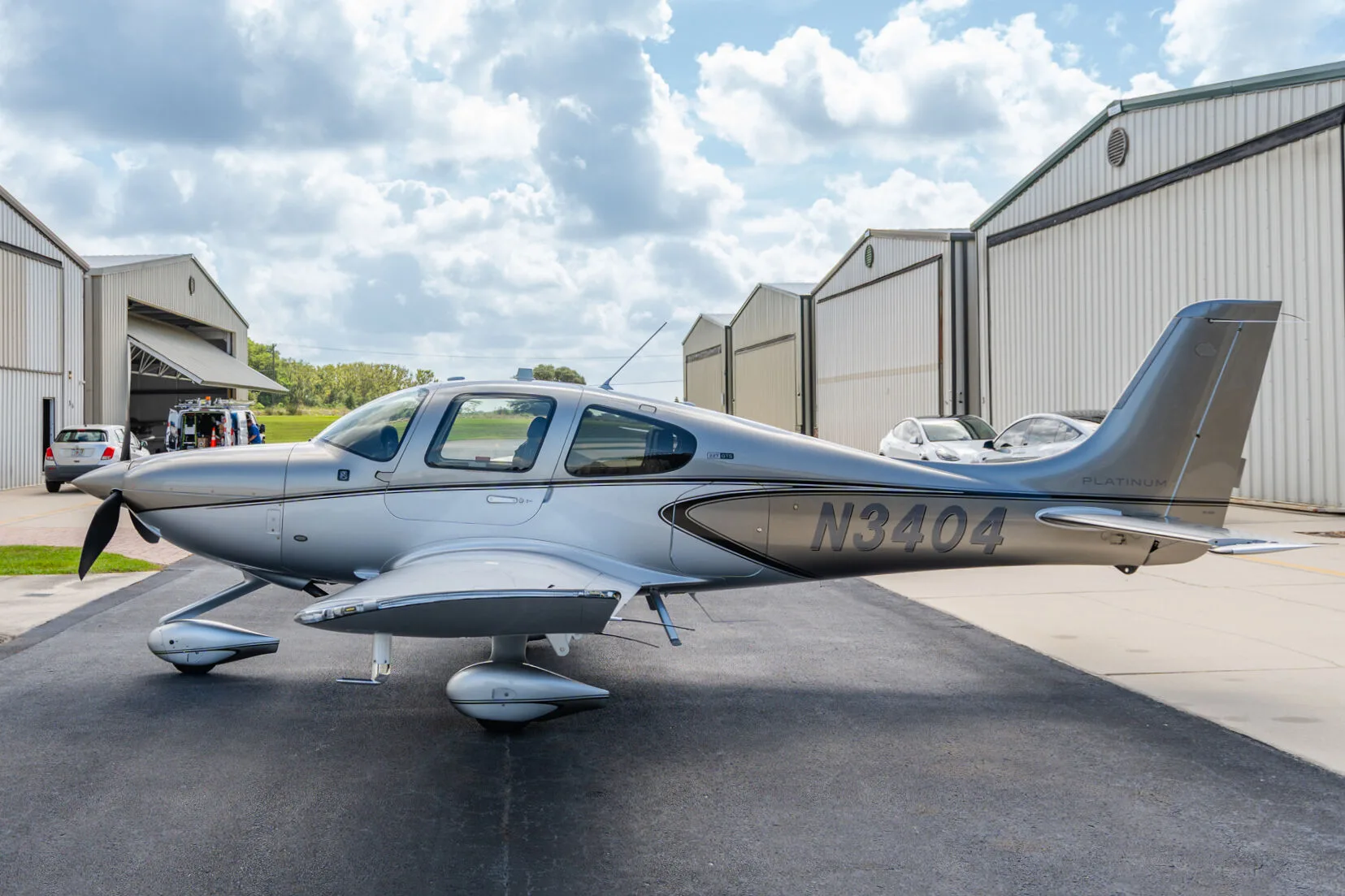 Exterior view of a 2020 Cirrus SR22-G6 TURBO, N3404.