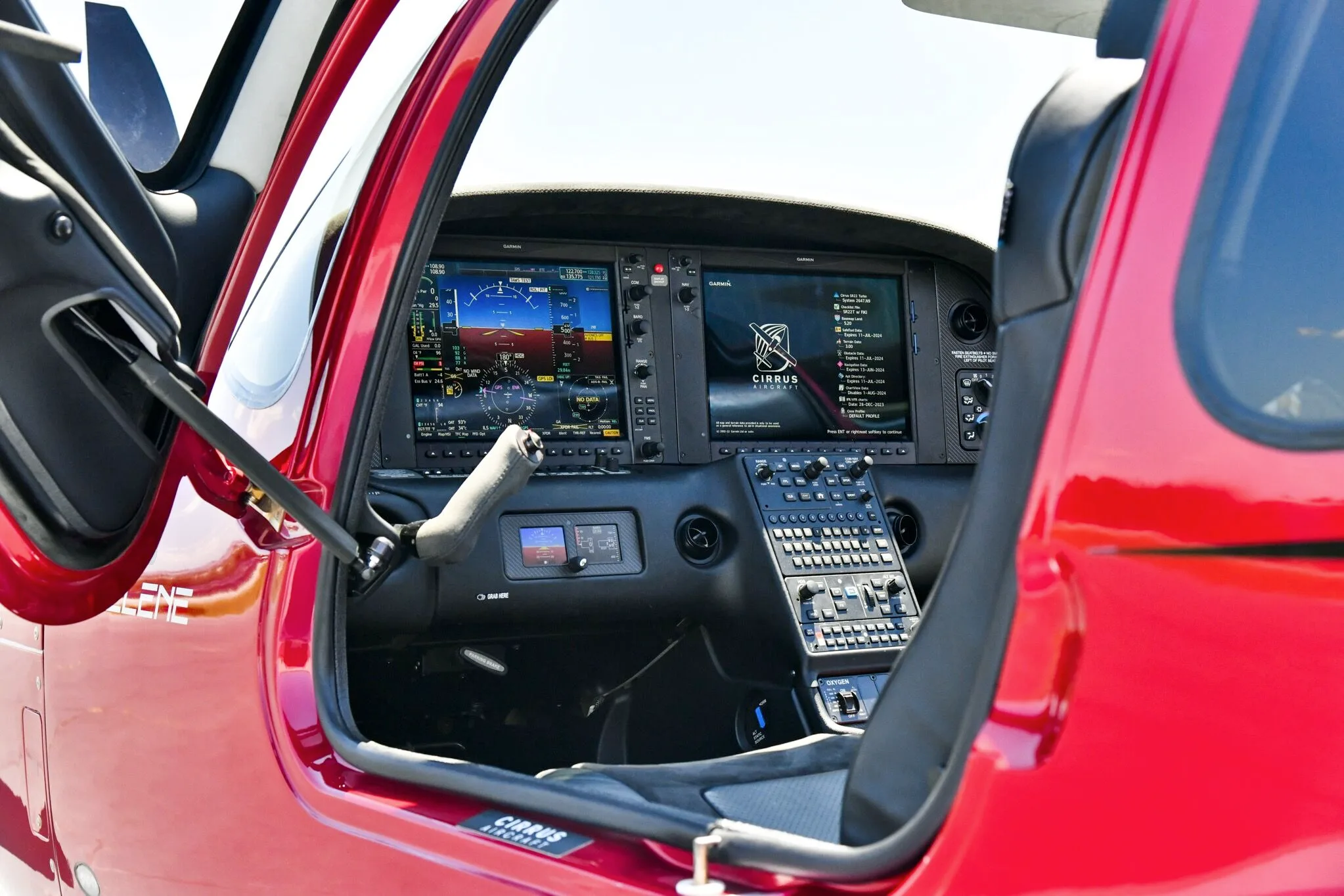 Avionics suite of a 2021 Cirrus SR22-G6 TURBO.