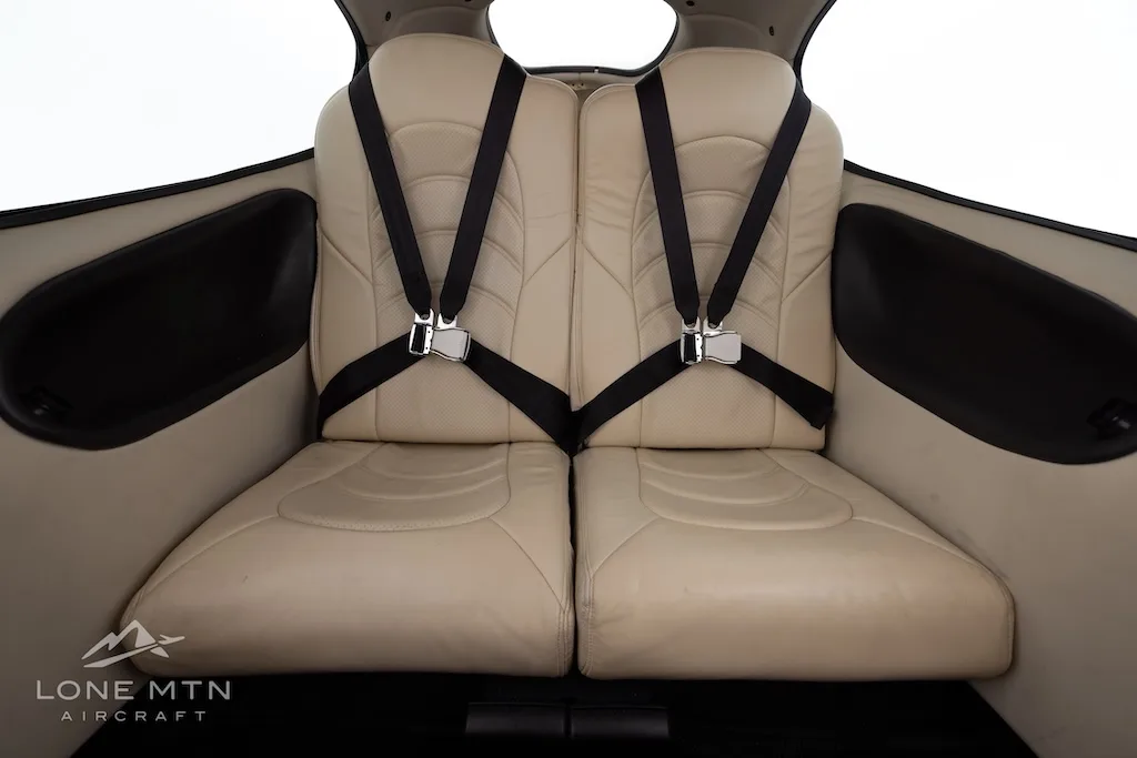Cabin interior of a 2006 Cirrus SR22 G2 TURBO GTS.