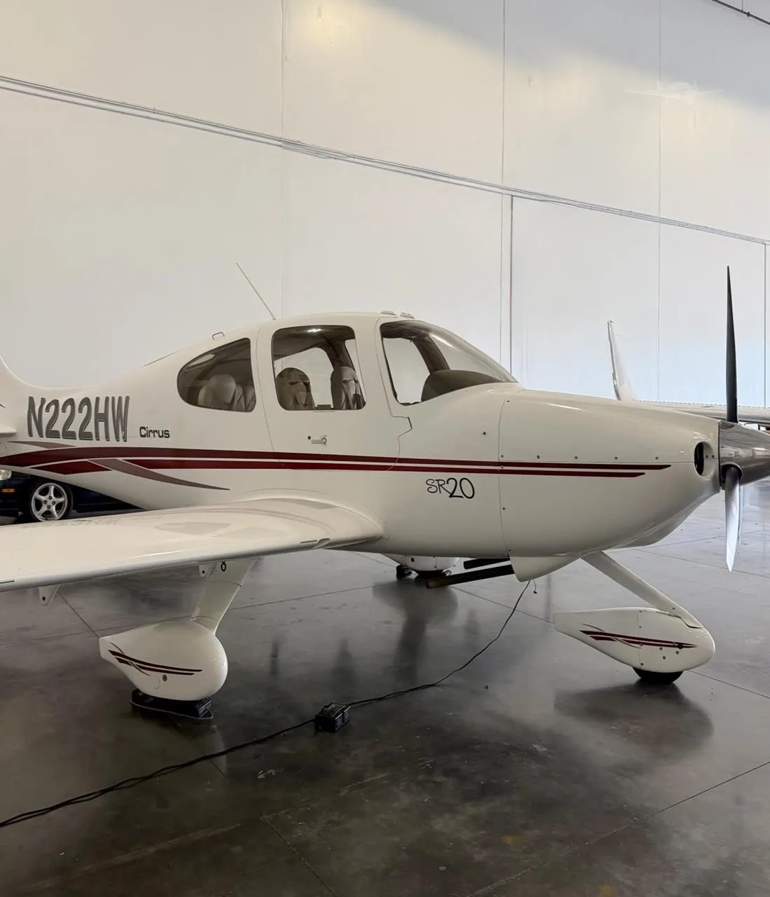 Exterior view of a 2001 CIRRUS SR20, N222HW.