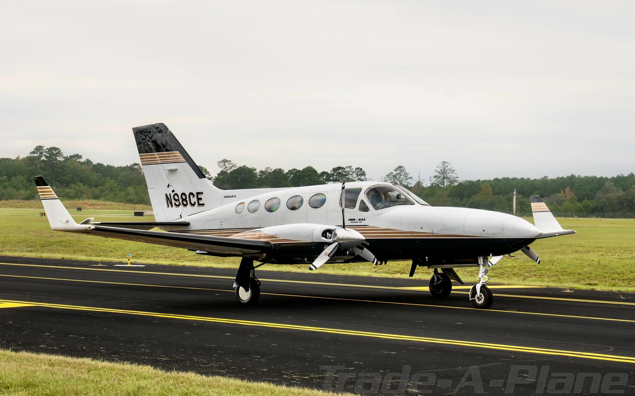 Exterior view of a 1978 CESSNA 414A, N98CE.