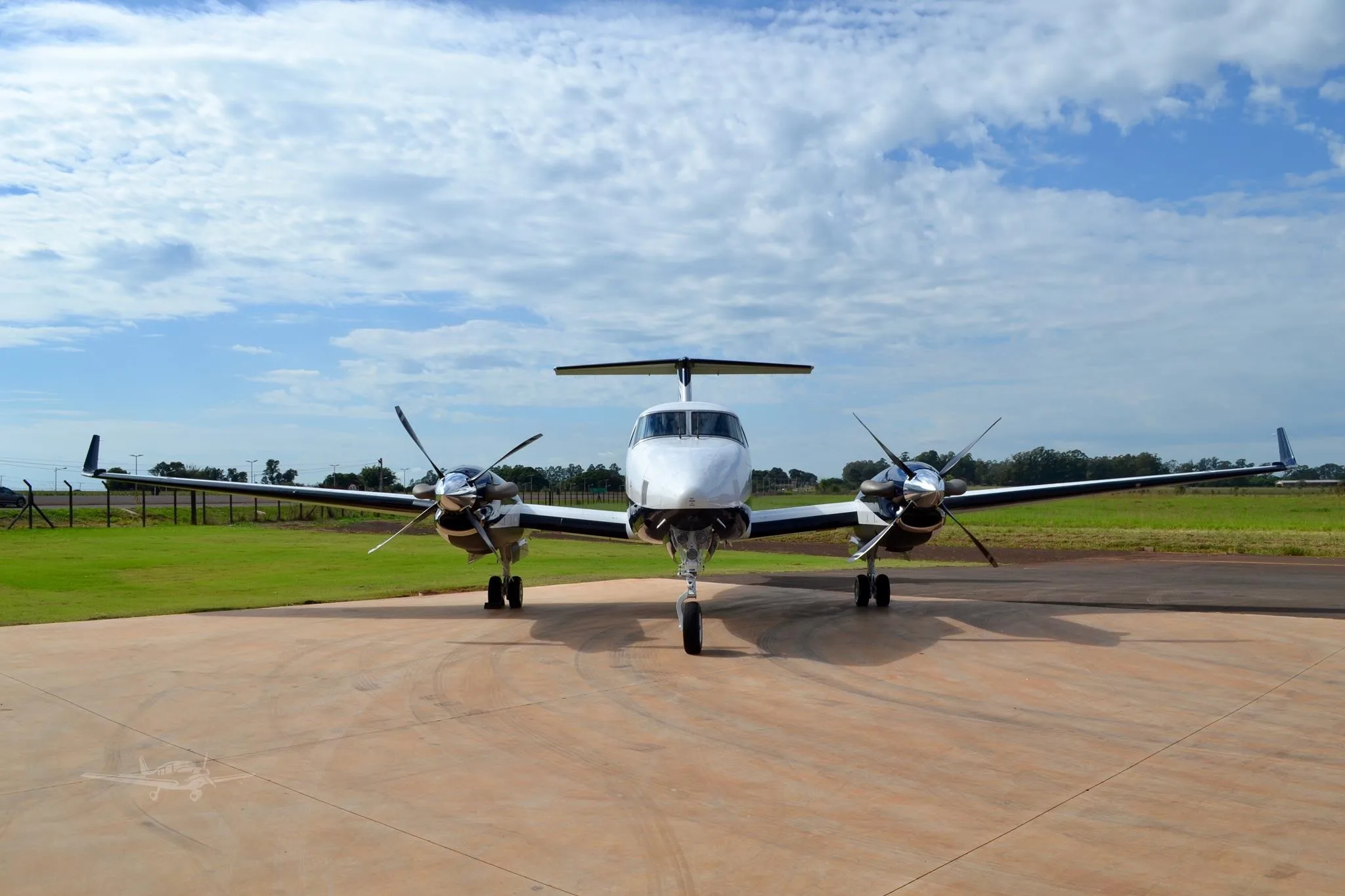 Exterior view of a 2023 BEECHCRAFT KING AIR 260, PS-INC.