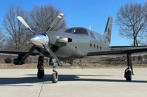 Exterior view of a 2006 Piper PA46-500TP Meridian.