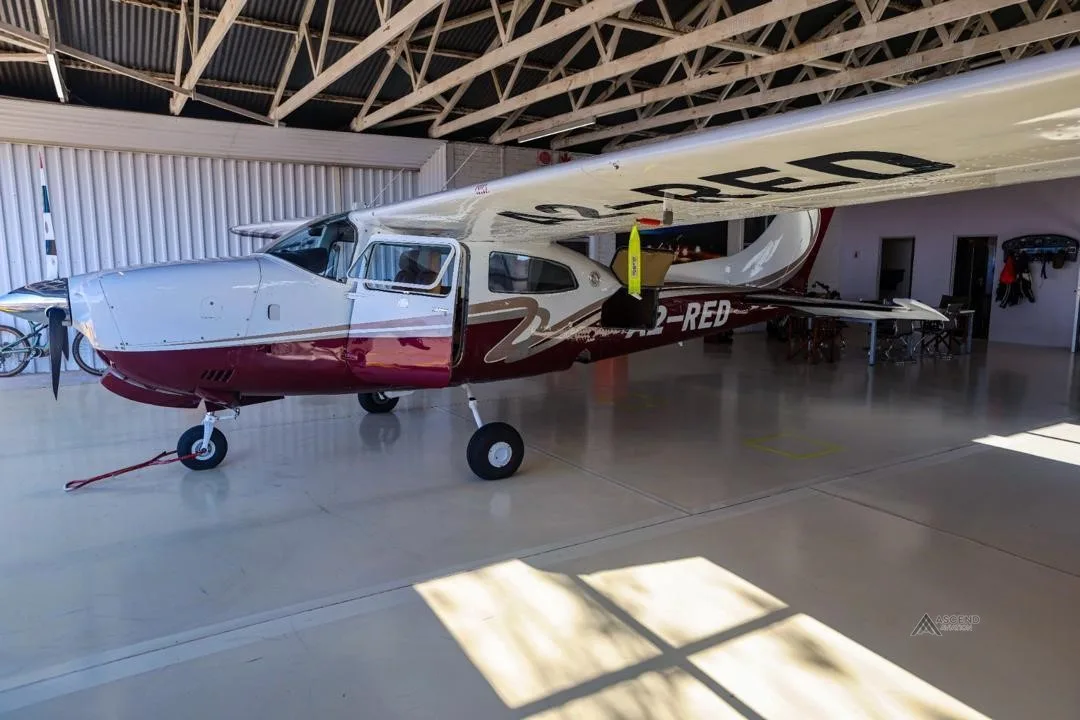 A2-RED - 1975 Cessna 210L