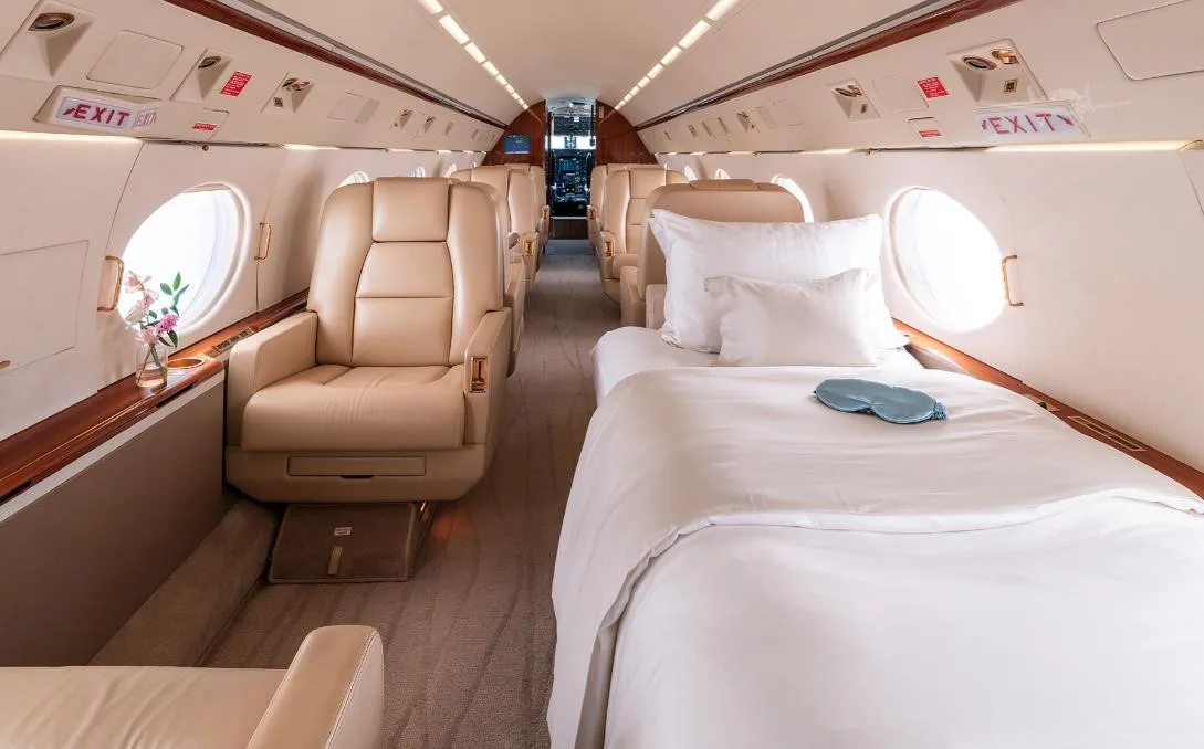 Cabin interior of a 1999 GULFSTREAM GIVSP.