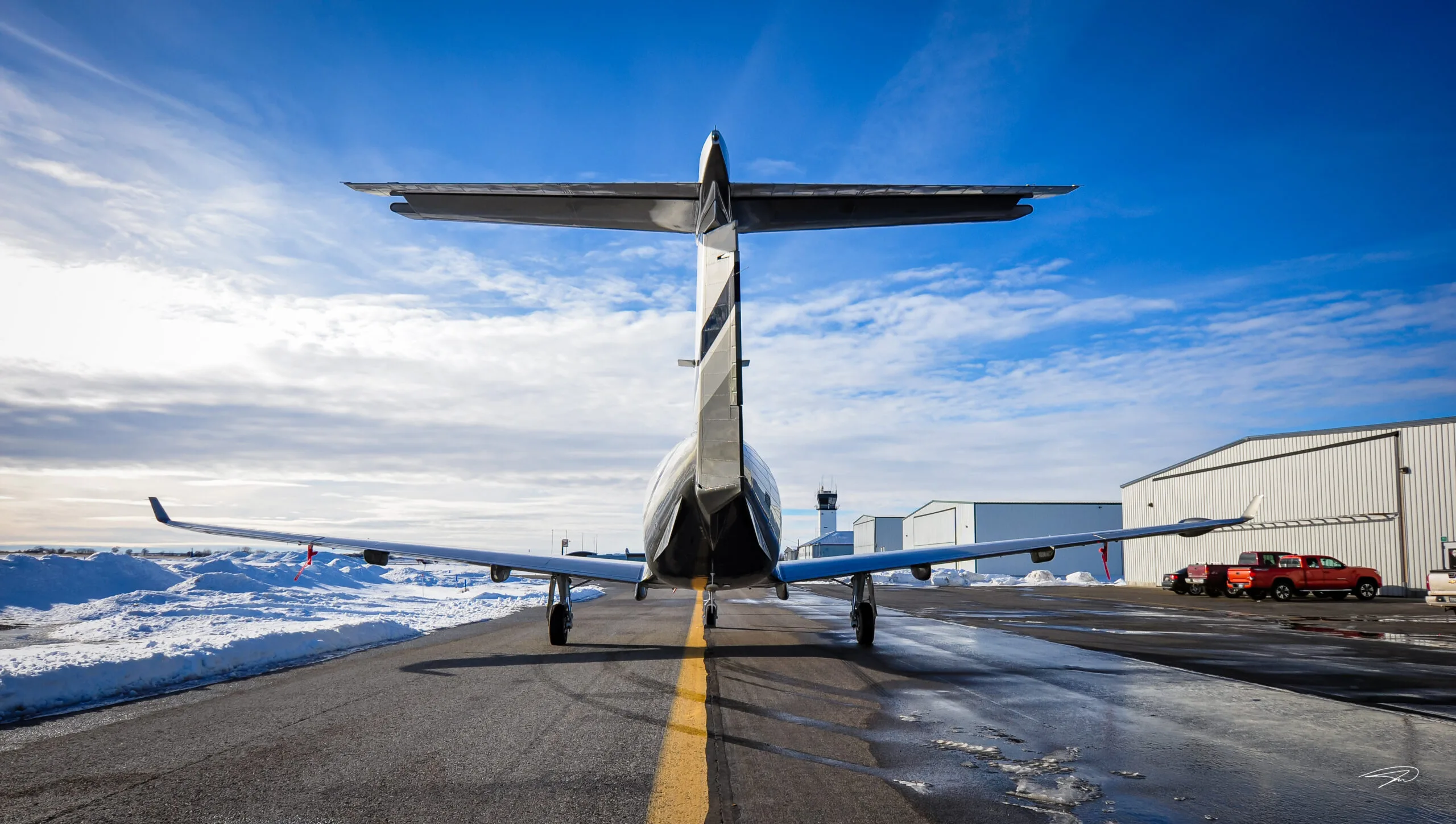 Exterior view of a 2005 Pilatus PC-12/45, N320PW.