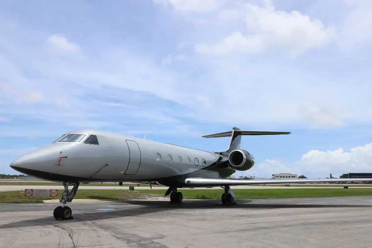 Exterior view of a 1997 Gulfstream GV.