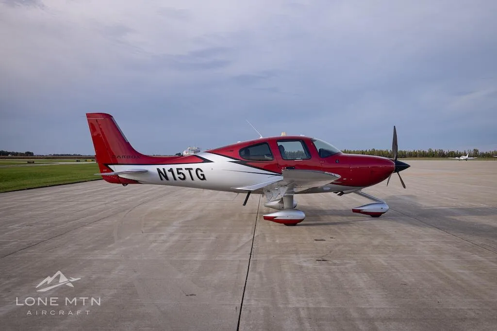 Exterior view of a 2022 Cirrus SR22T G6 GTS.