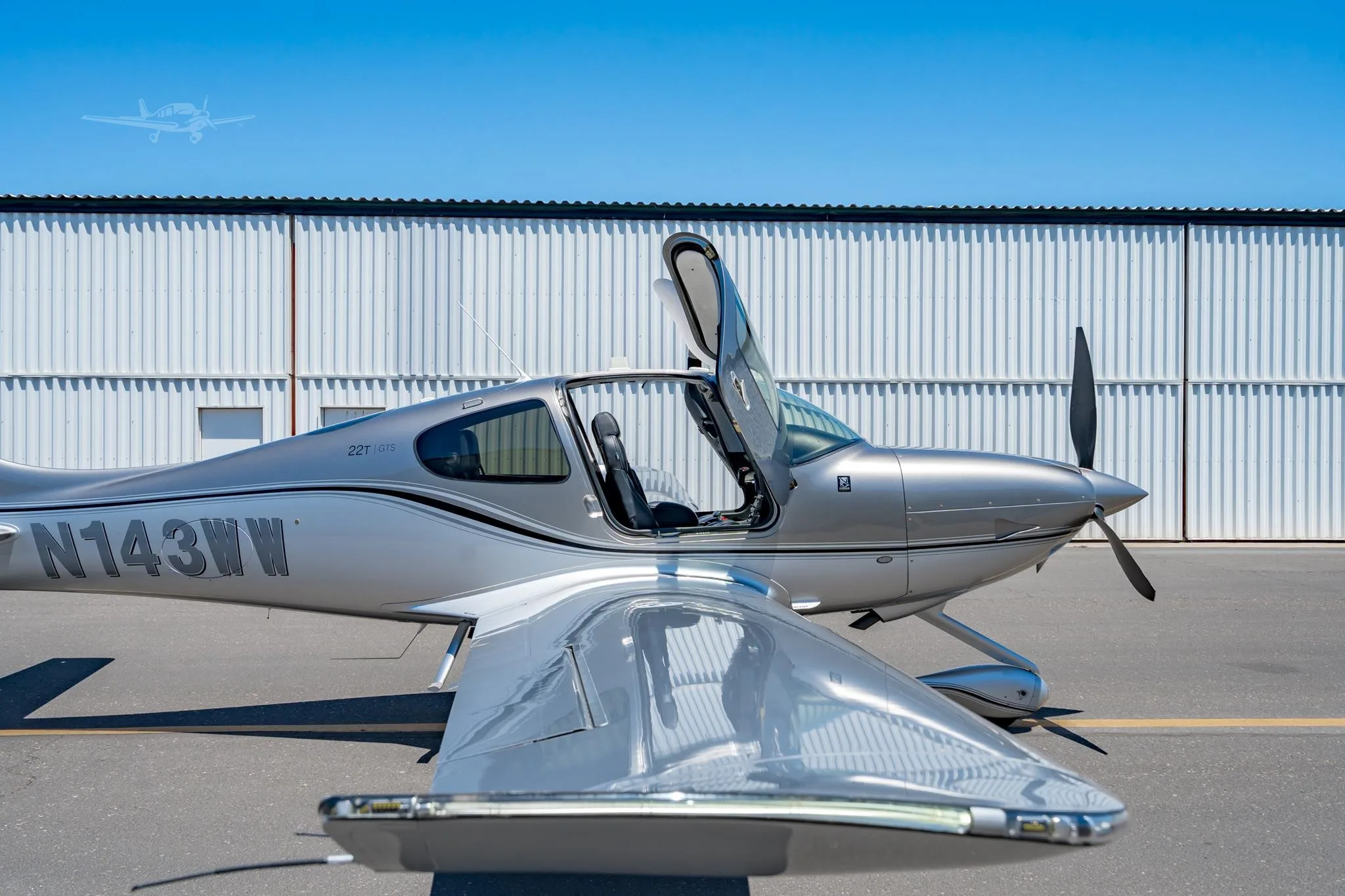 Exterior view of a 2018 CIRRUS SR22-G6 TURBO, N143WW.