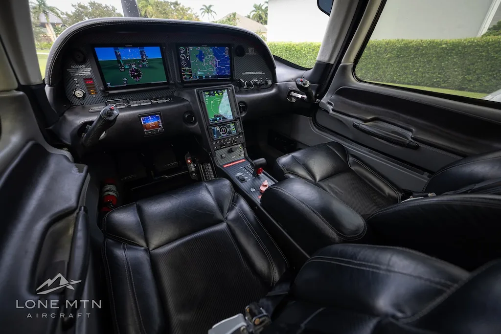 Avionics suite of a 2004 Cirrus SR22 G2 GTS.