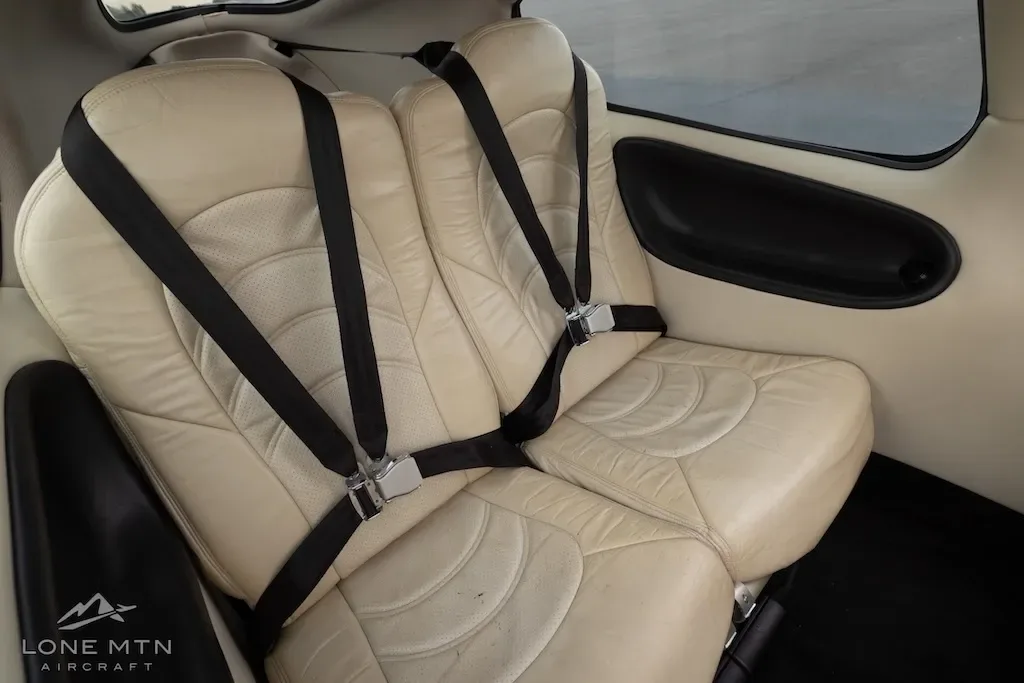 Cabin interior of a 2006 Cirrus SR22.