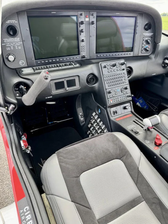 Cockpit and instrument panel of a 2021 Cirrus SR22T G6 GTS.