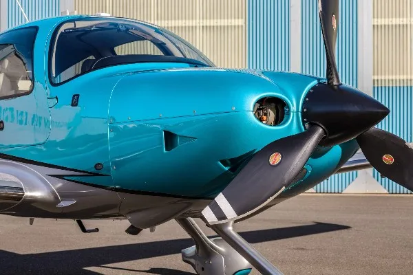 Exterior view of a 2022 Cirrus SR22T-G6, N76DW.
