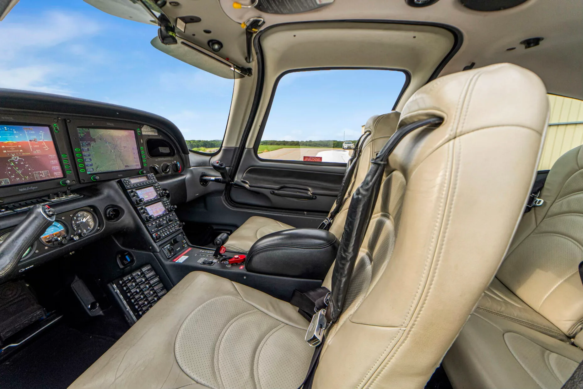 Cabin interior of a 2008 Cirrus SR22-G3 Turbo GTS.