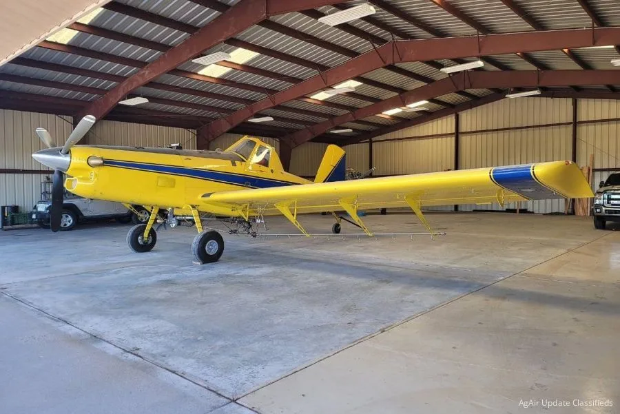 Exterior view of a 2009 Air Tractor, AT-402B.