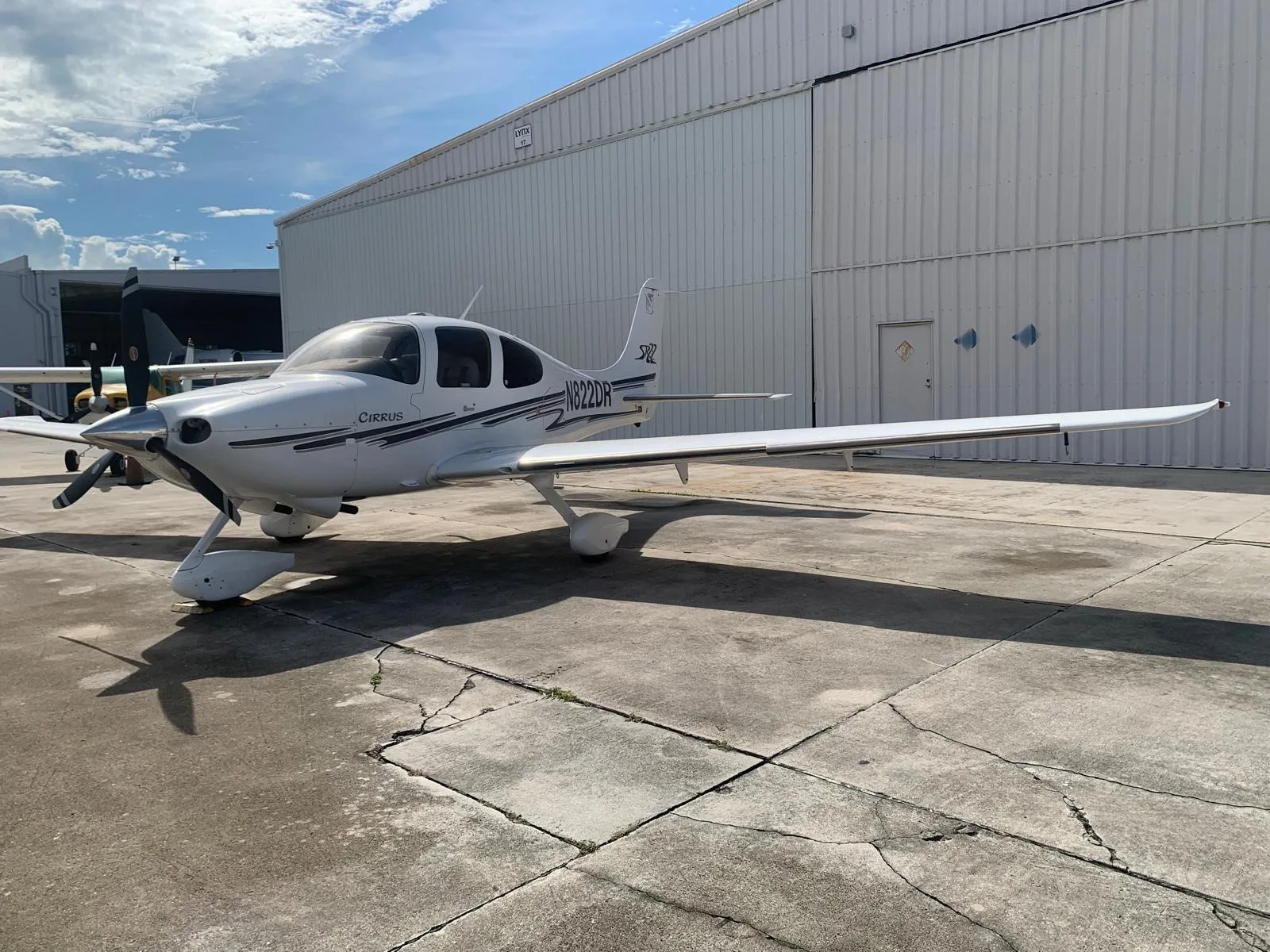 Exterior view of a 2003 CIRRUS SR22, N822DR.
