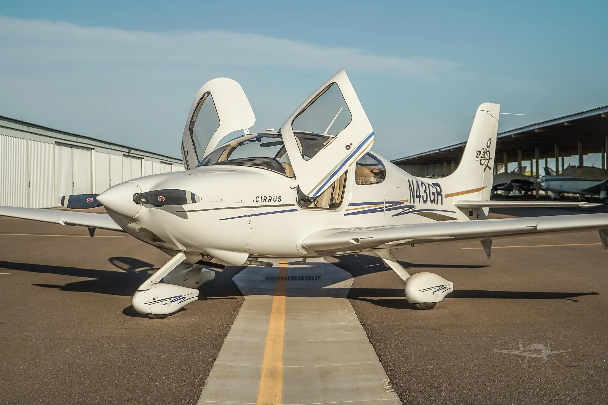 Exterior view of a 2005 CIRRUS SR20-G2, N43GR.