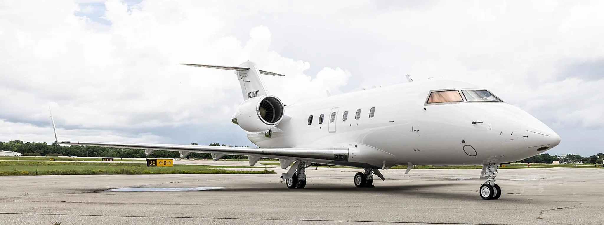 Exterior view of a 1983 BOMBARDIER CHALLENGER 601-1A, N275MT.
