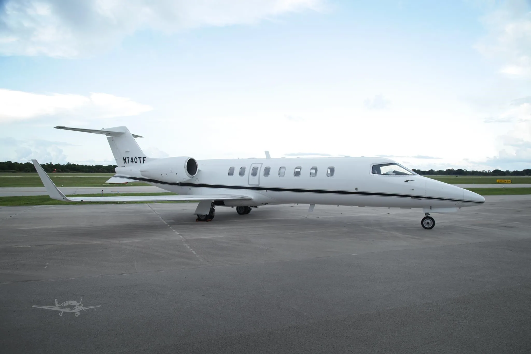 Exterior view of a 2000 LEARJET 45, N740TF.