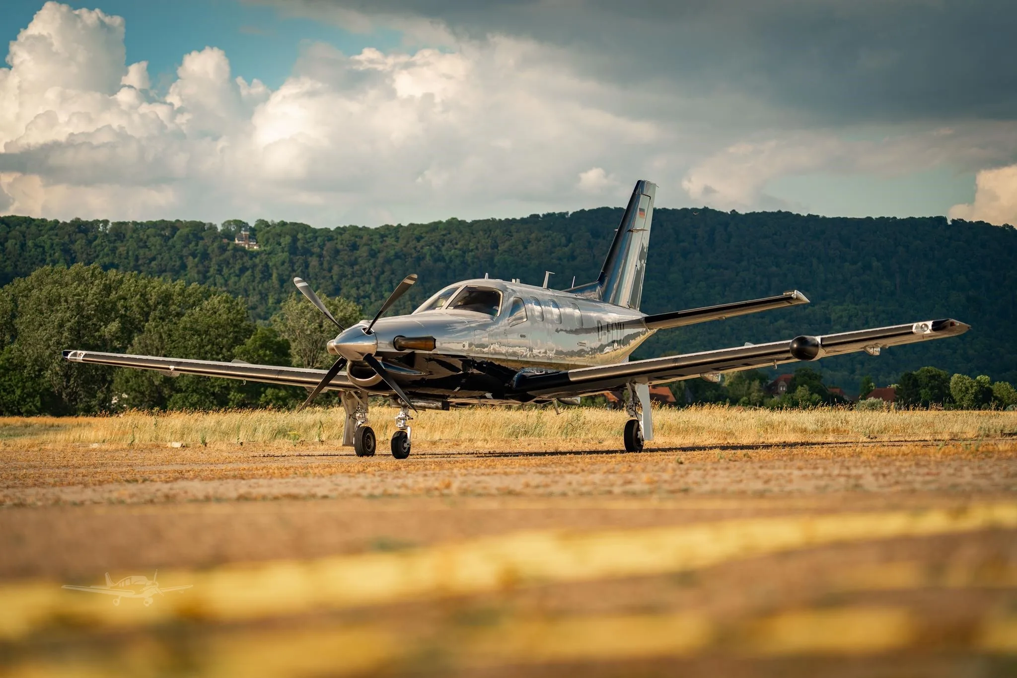 Exterior view of a 2009 DAHER TBM 850, D-FLYM.