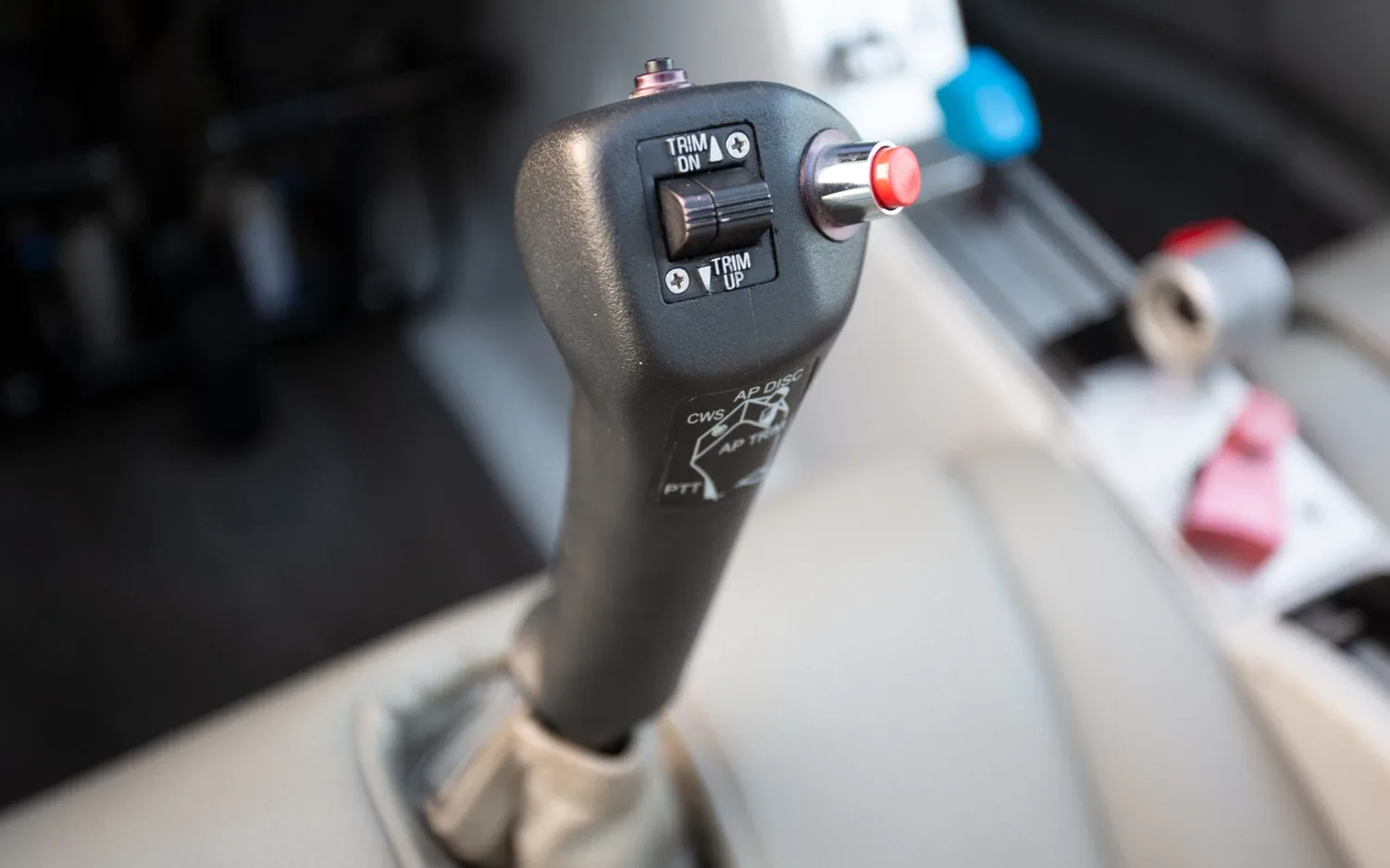 Cockpit and instrument panel of a 2007 Diamond DA40.